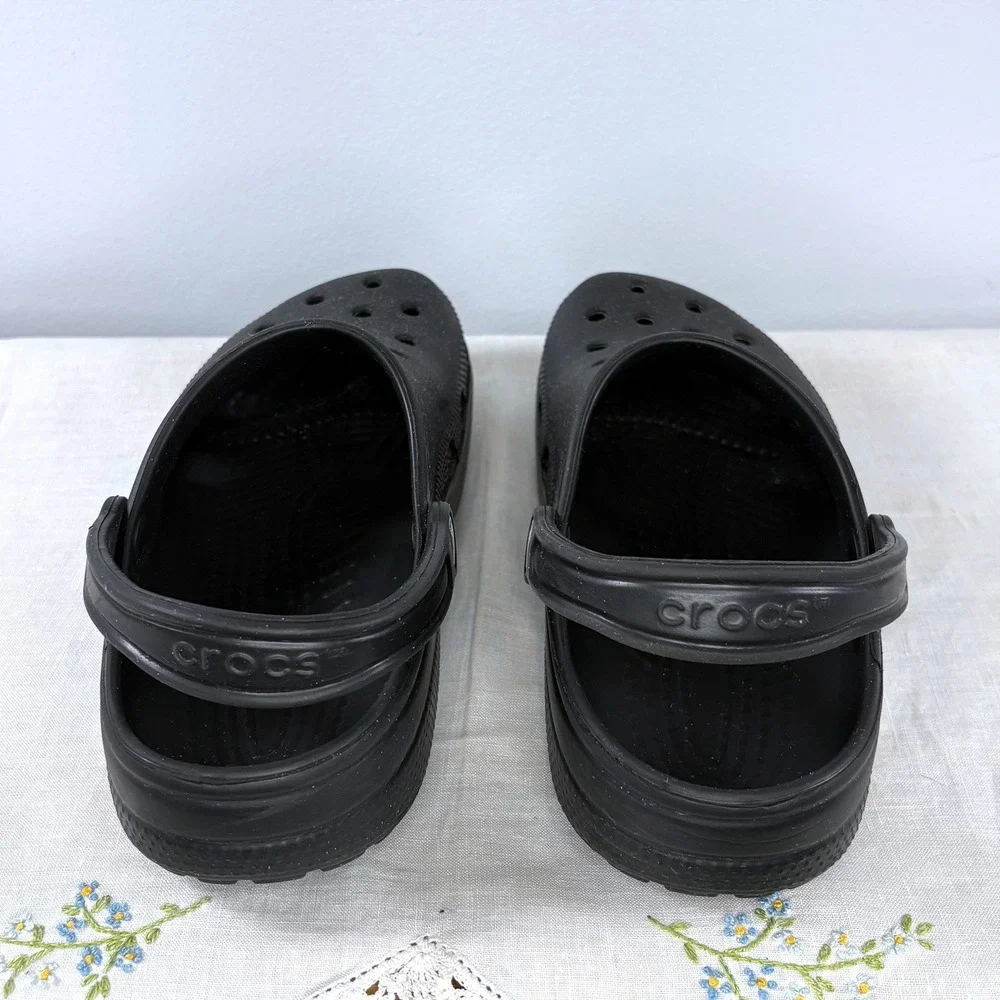 Crocs Classic Clog Black Mens 8 Womens 10 Water Friendly Slip On Shoes